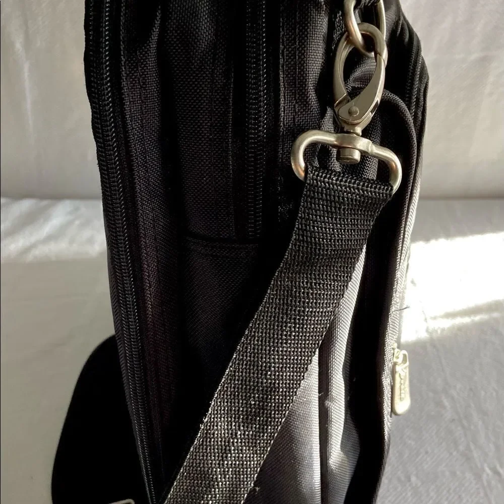 Targums Laptop Briefcase Black Poly W Plastic Handles & Shoulder Strap TV Prop